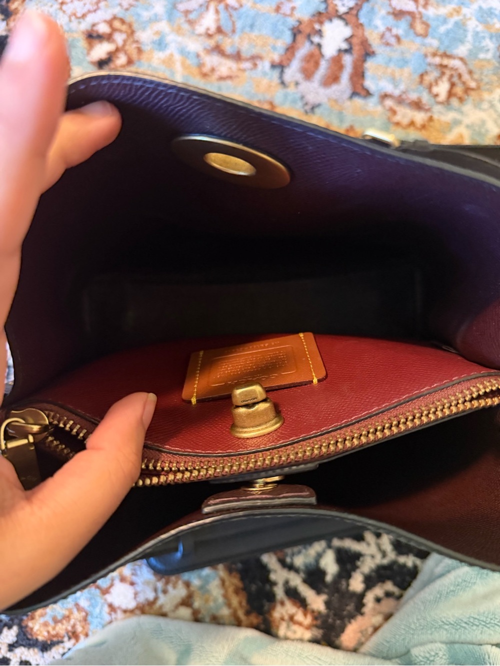 Coach Willow Shoulder Bag Black Pebbled Leather Crossbody with Gold Turn-Lock - Picture 5 of 9